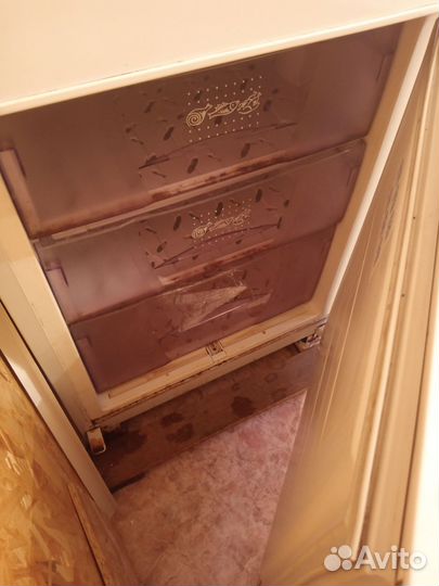 Холодильник Бирюса