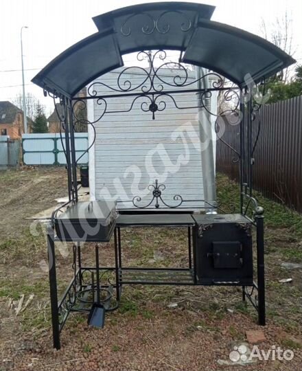 Мангал с крышей