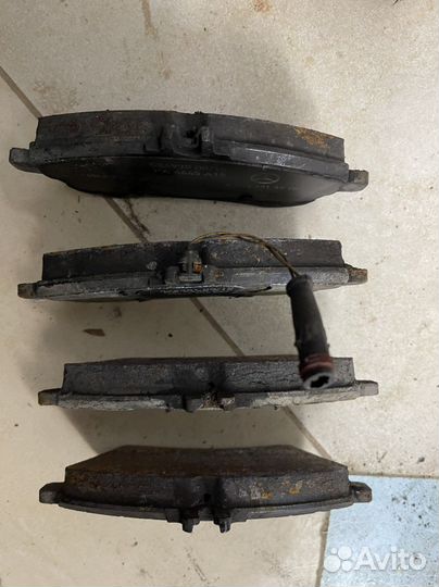 Тормозные колодки (цена за 4шт) mercedes E212
