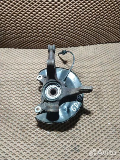 Кулак поворотный со ступицей передний правый Honda