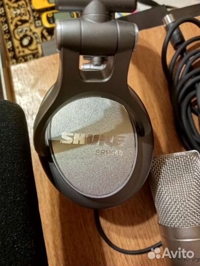 Студийный микрофон и аппаратура