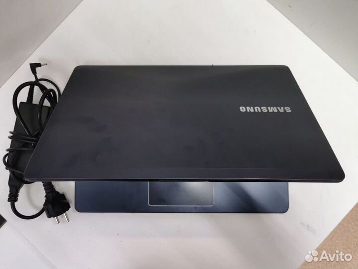 Ноутбук Samsung NP530U4E