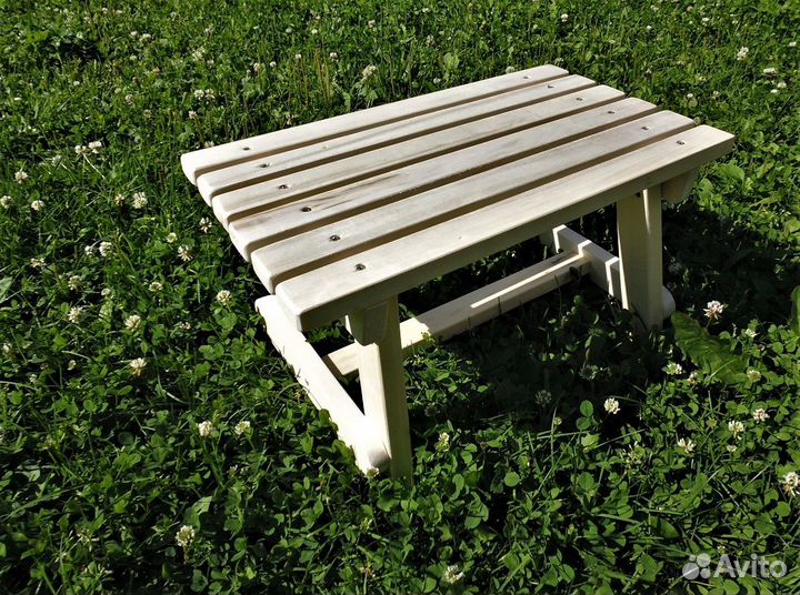 Маленькая скамеечка