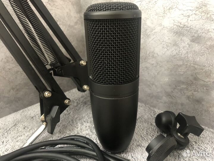 Студийный микрофон AKG P120