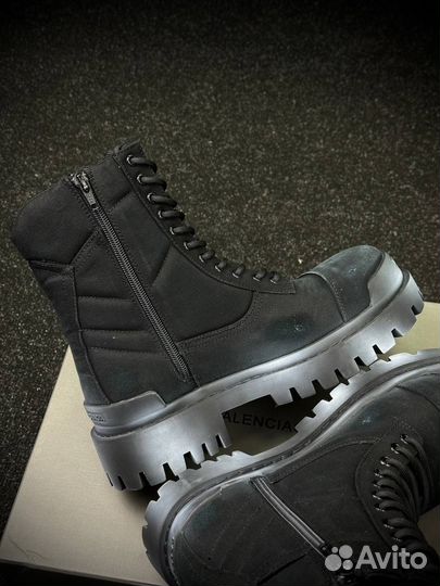 Ботинки Balenciaga strike boots