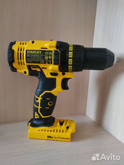 Шуруповерт stanley SCD20 новый