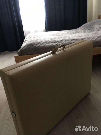 Кушетка и материал для наращивания ресниц