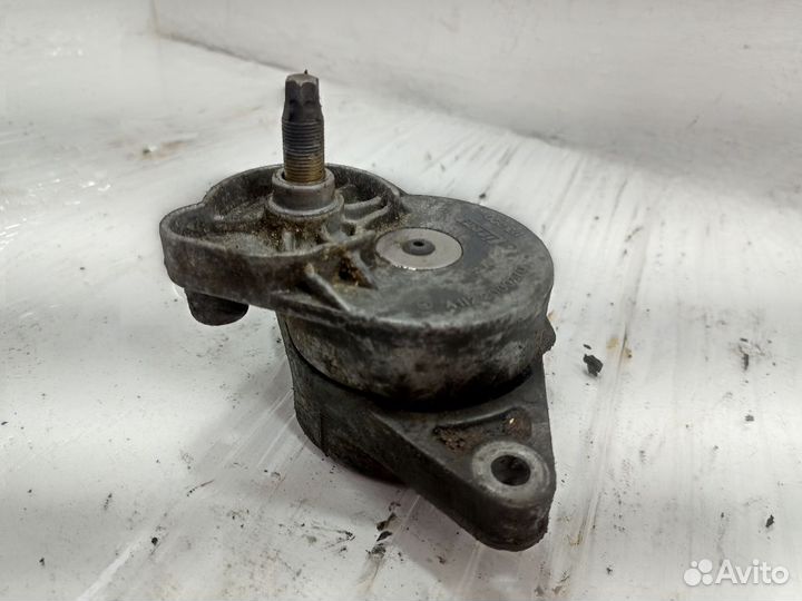 Натяжитель ремня Мерседес