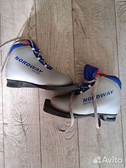 Лыжные ботинки