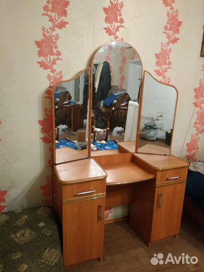 Трельяж, туалетный столик