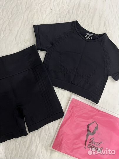 Костюм для йоги и фитнеса