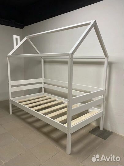 Детская крватка домик