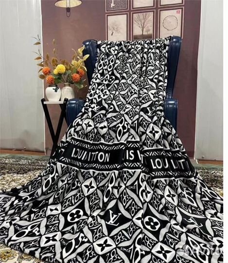 Пледы Dior, Gucci, Chanel, Louis Vuitton, Fendi