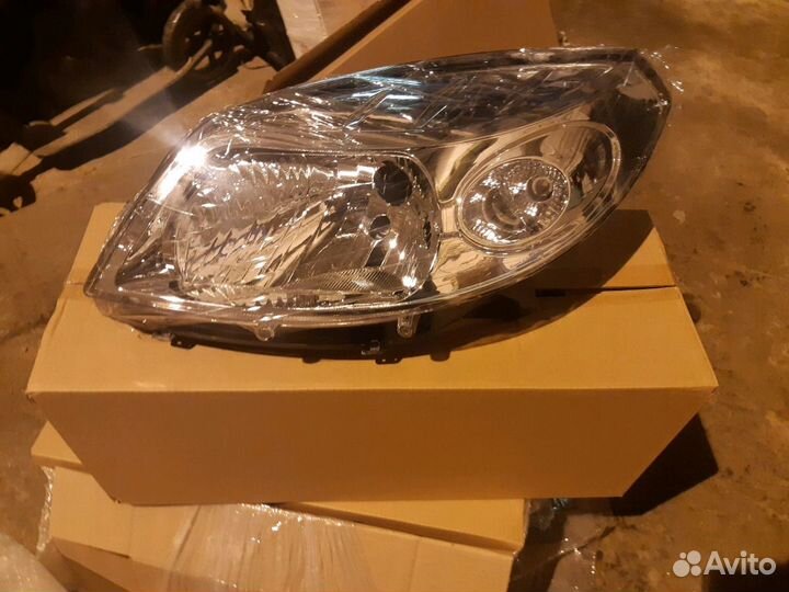 Фара левая Renault Sandero -14