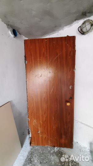 Дверь стальнаяая с рамой, крепкая советская