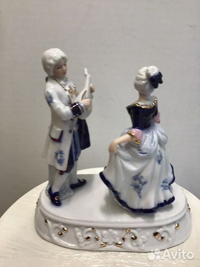 Музыкальная статуэтка фарфоровая