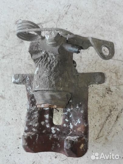 Суппорт задний левый Volkswagen Passat