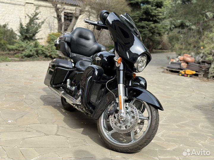 Harley Davidson Street Glide CVO