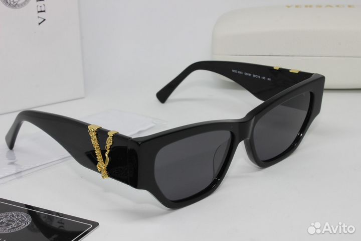 Солнцезащитные очки женские Versace с цепочкой