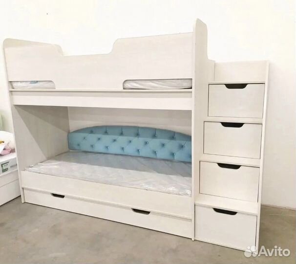 Кровать двухьярусная