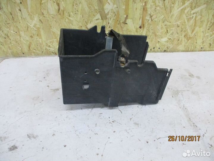 Площадка под аккумулятор Форд Фокус 3