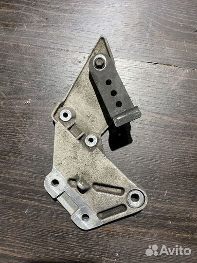 Кронштейн правой подножки для Suzuki SV1000