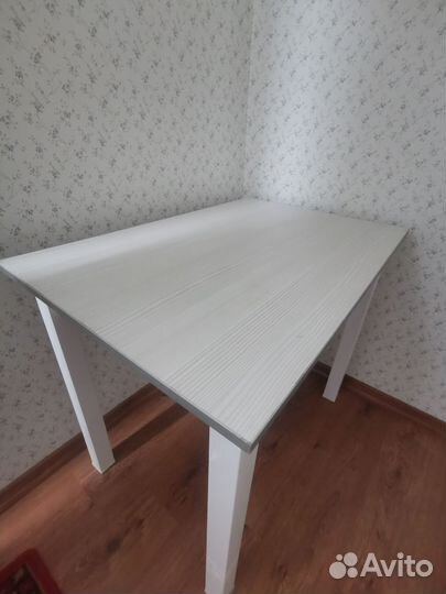 Стол белый