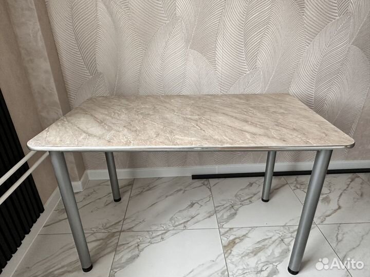 Кухонный стол