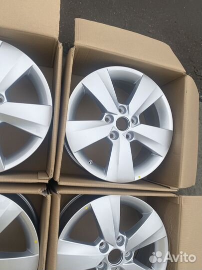 Диски новые оригинал Skoda Octavia A7 R16