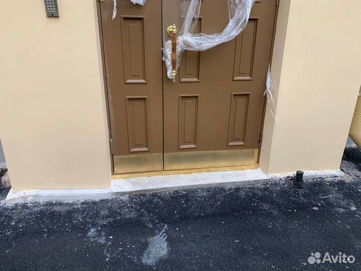 Установка входной двери одностворчатой