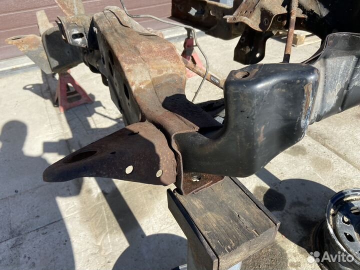 Передняя часть рамы Chevrolet Suburban GMT400