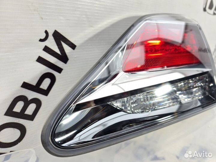 Фонарь крышки багажника задний правый Lexus Rx270