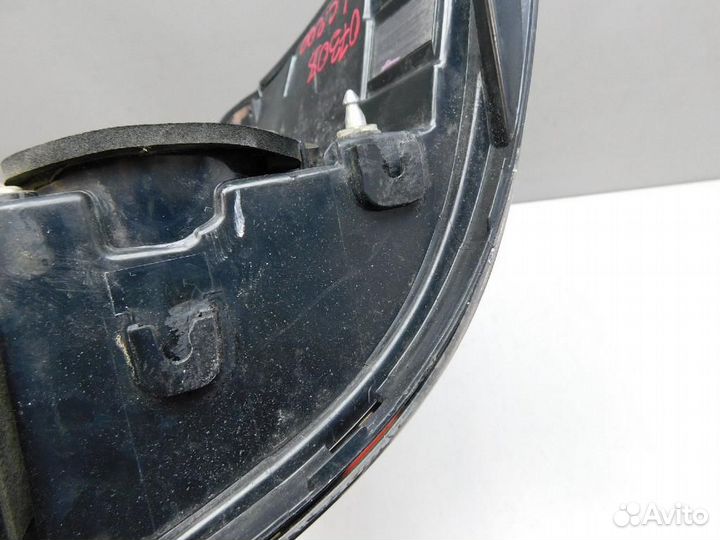 Фонарь задний наружный левый Toyota Land Cruiser