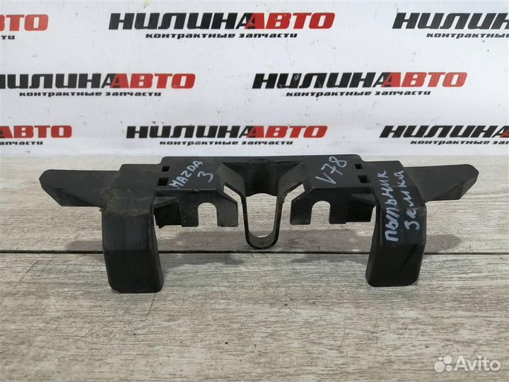 Накладка замка капота Мазда 3 BK бк