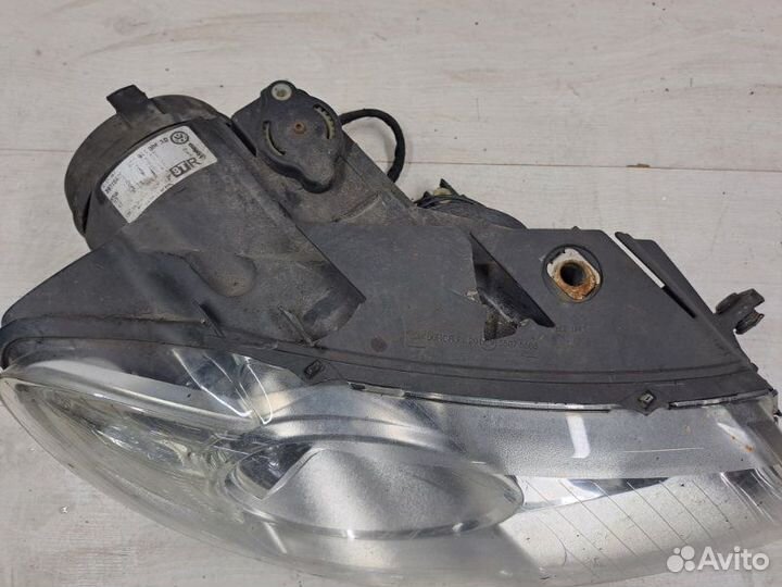 Фара Volkswagen Passat B6