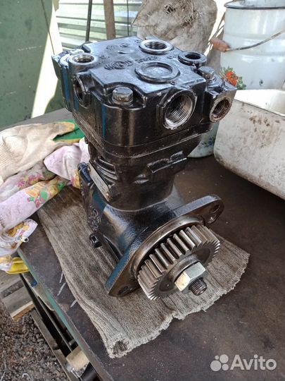 Компрессор на двигатель Каминс