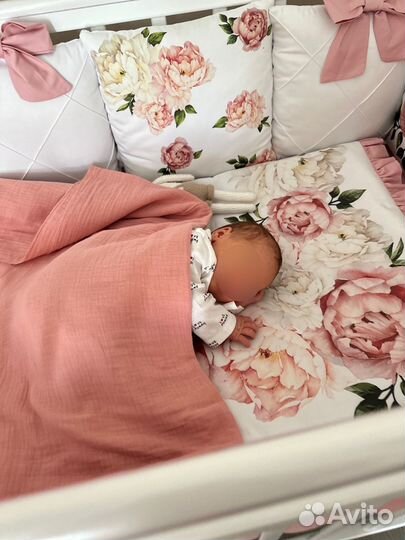 Бортики и постельное белье в кроватку