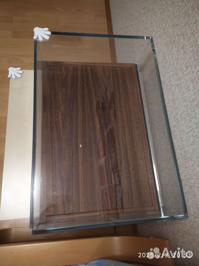Стеклянная витрина массив дуба