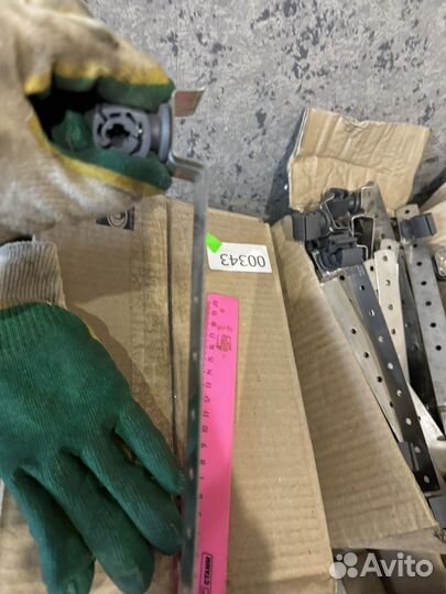 Держатель проволоки для черепичной кровли