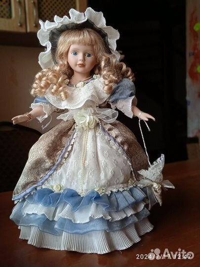 Кукла фарфоровая большая