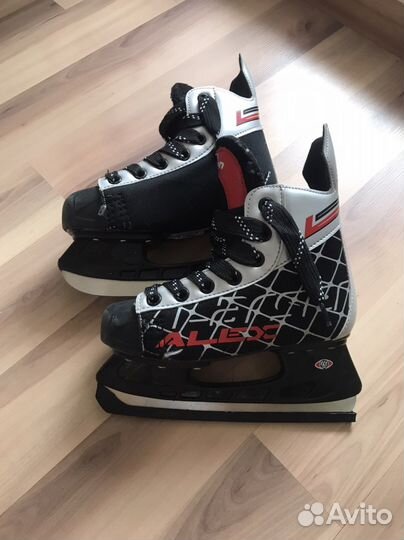 Коньки хоккейные