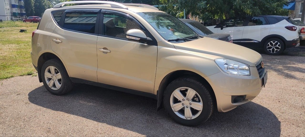 Geely Emgrand X7: фото владельца