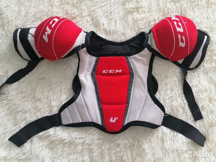 Нагрудник, коньки, краги, гамаши