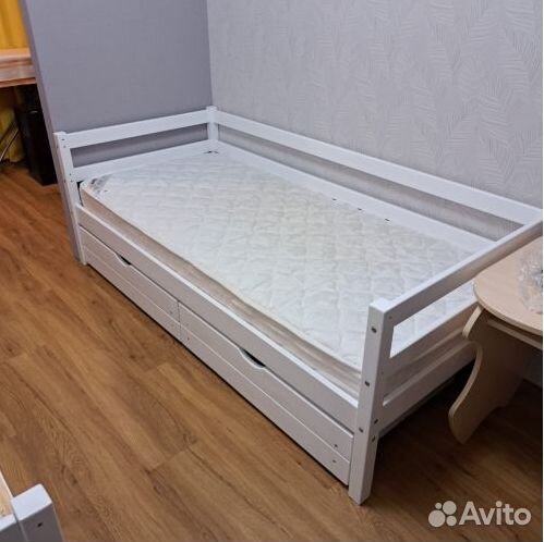 Односпальная кровать дерево
