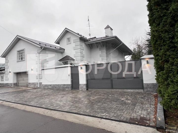 Дом 618 м² на участке 12 сот.