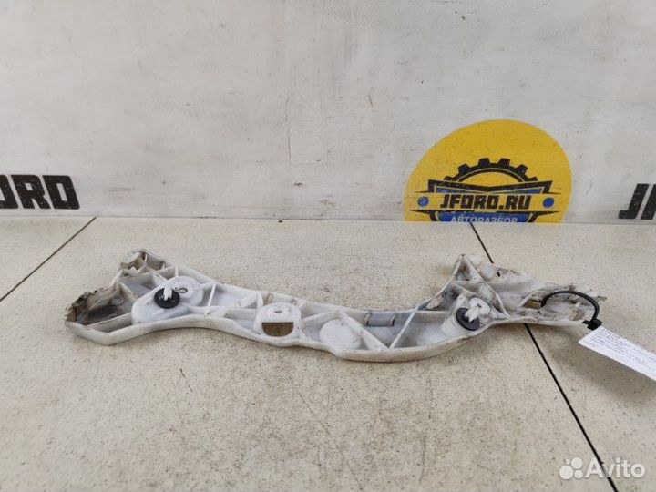 Кронштейн бампера задний правый Ford Focus 3 CB8
