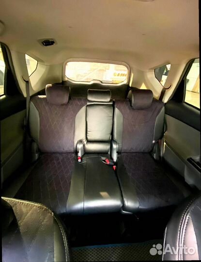 Чехлы для Toyota Prius Alpha