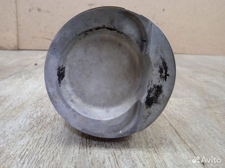 Поршень с шатуном Volkswagen Passat B5 2.3 1999