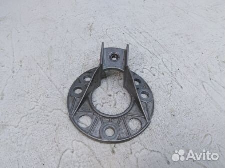 Кронштейн переднего амортизатора