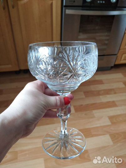Хрустальная ваза на ножке